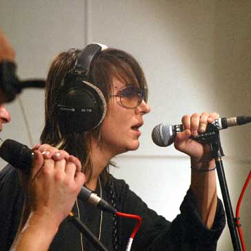 Шура Би-2 и Земфира исполняют Мой рок-н-ролл на НАШЕСТВИИ-2003